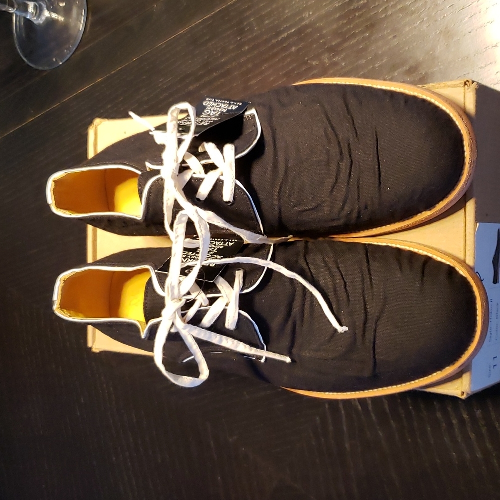 ESGUIVEL HAND MADE BLACK CANVAS SHOE.